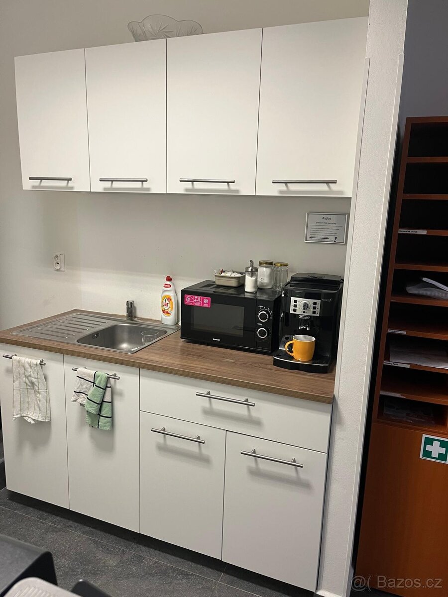 kancelářský nábytek - 9