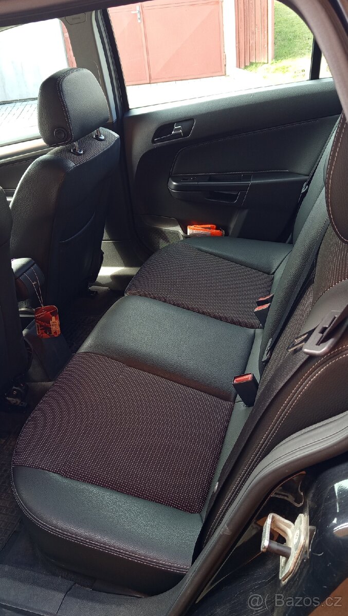 Auto Opel Astra Caravan - 9