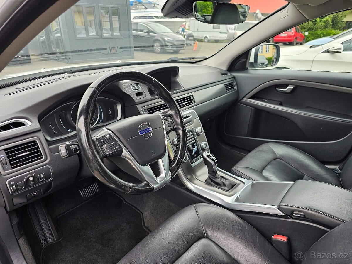 VOLVO XC70 2016 2.0D4 133kW SUMMUM,TEMPOMAT,VÝHŘEVY,SERVISKA - 9