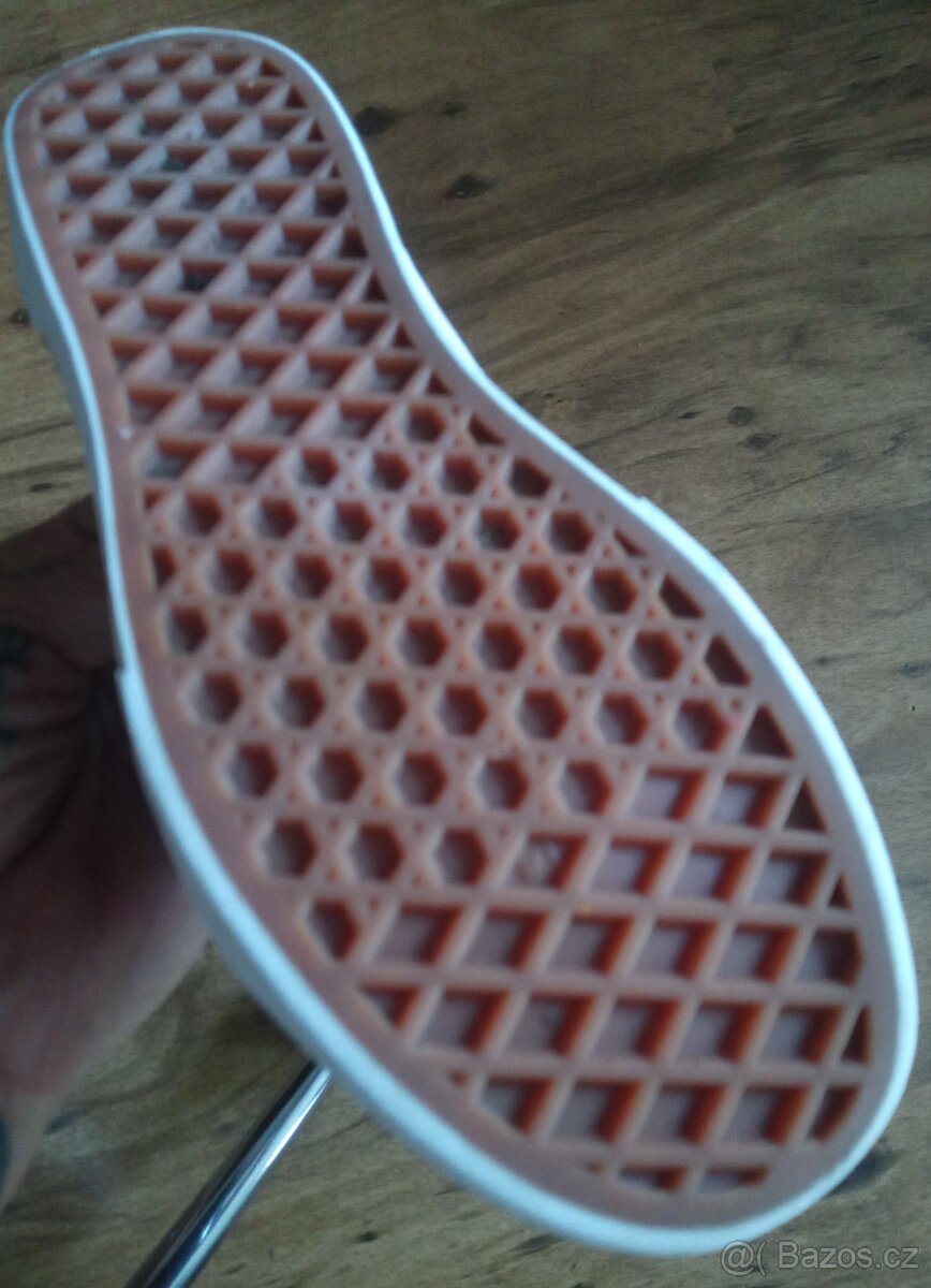 PRODÁM STYLOVÉ DĚTSKÉ TENISKY VANS - limitovaná edice - 9