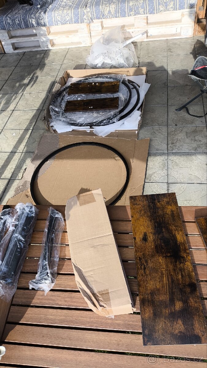 Stolek se zvedací deskou nový - 9