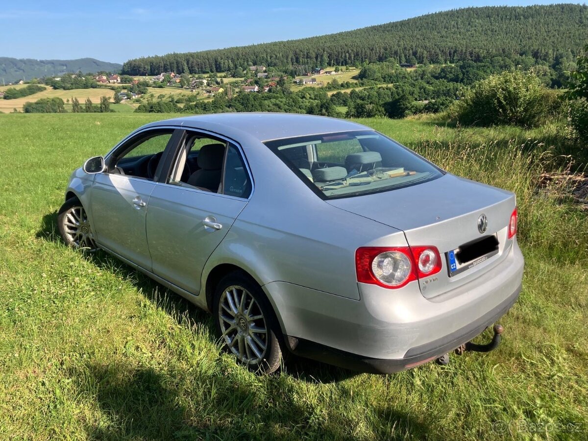 Volkswagen Jetta 1.6 Benzin 2007 - 9
