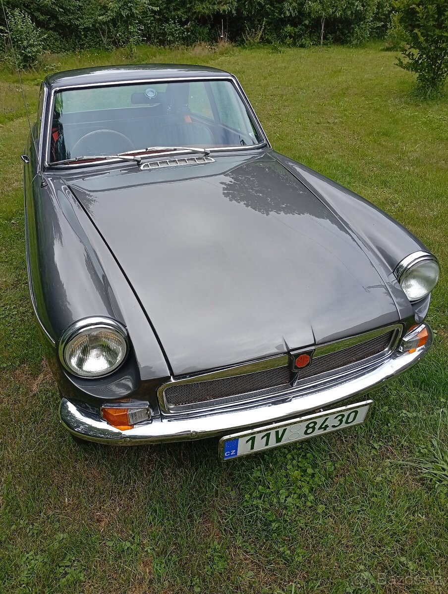 MGB GT 1979 Fully Restored - 9