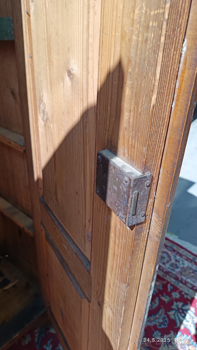 Historická skřín z 1.republiky - 9