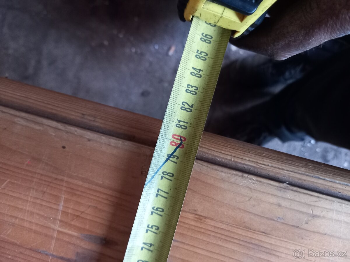 Dreveny jidelni stul - 9