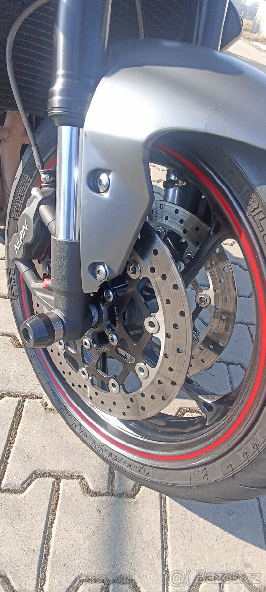 Street triple R 675 - 9