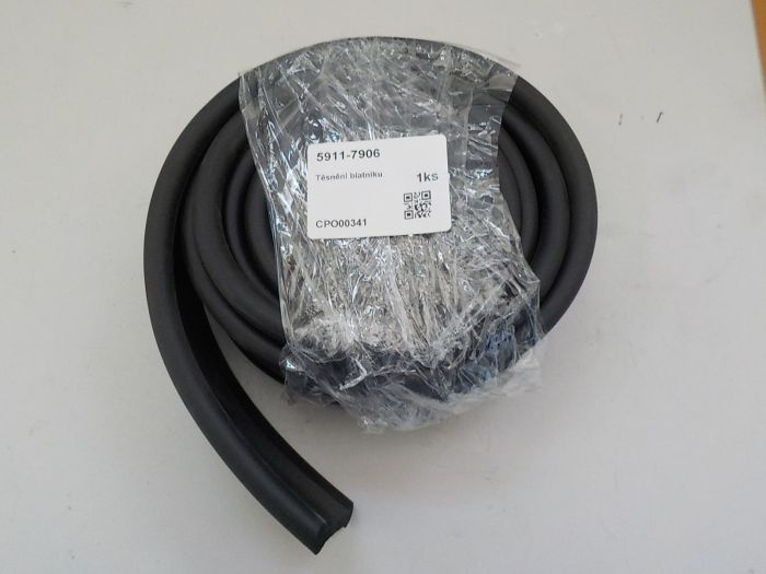 Blatníky zadní na Zetor 5211-7745 - komaxit červená barva - 9