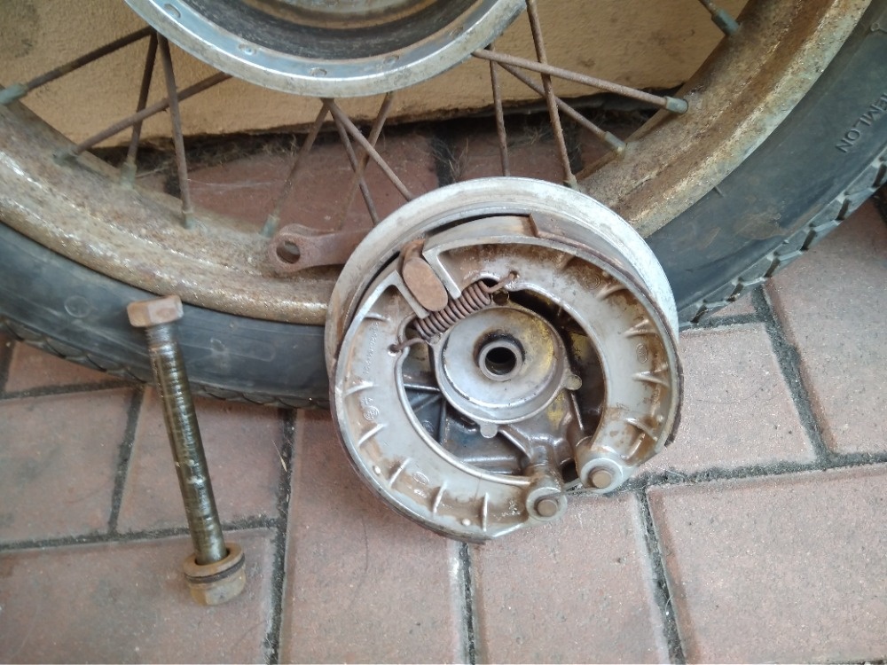 JAWA kompletní kola 16“ (3 ks) originál i původní stav - 9