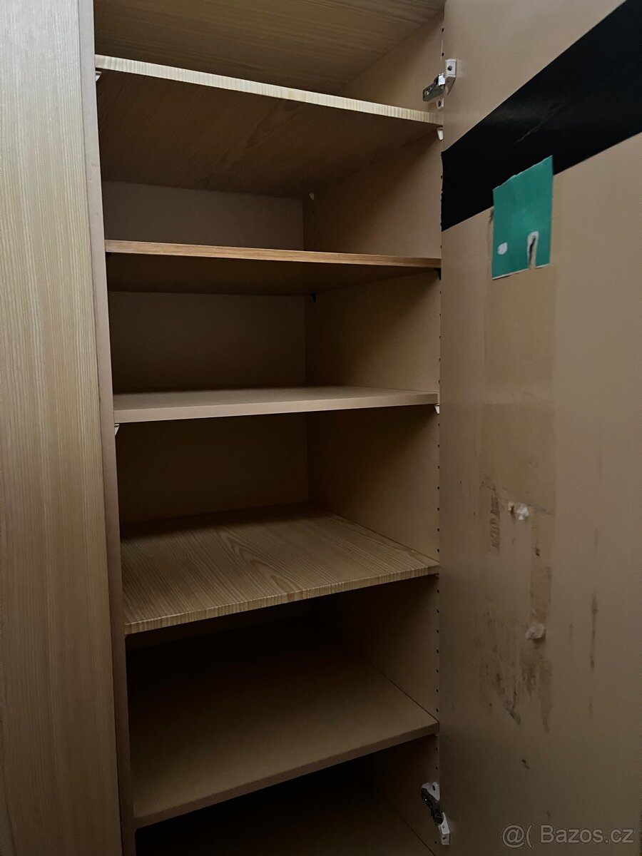 Šatní skříň - 9