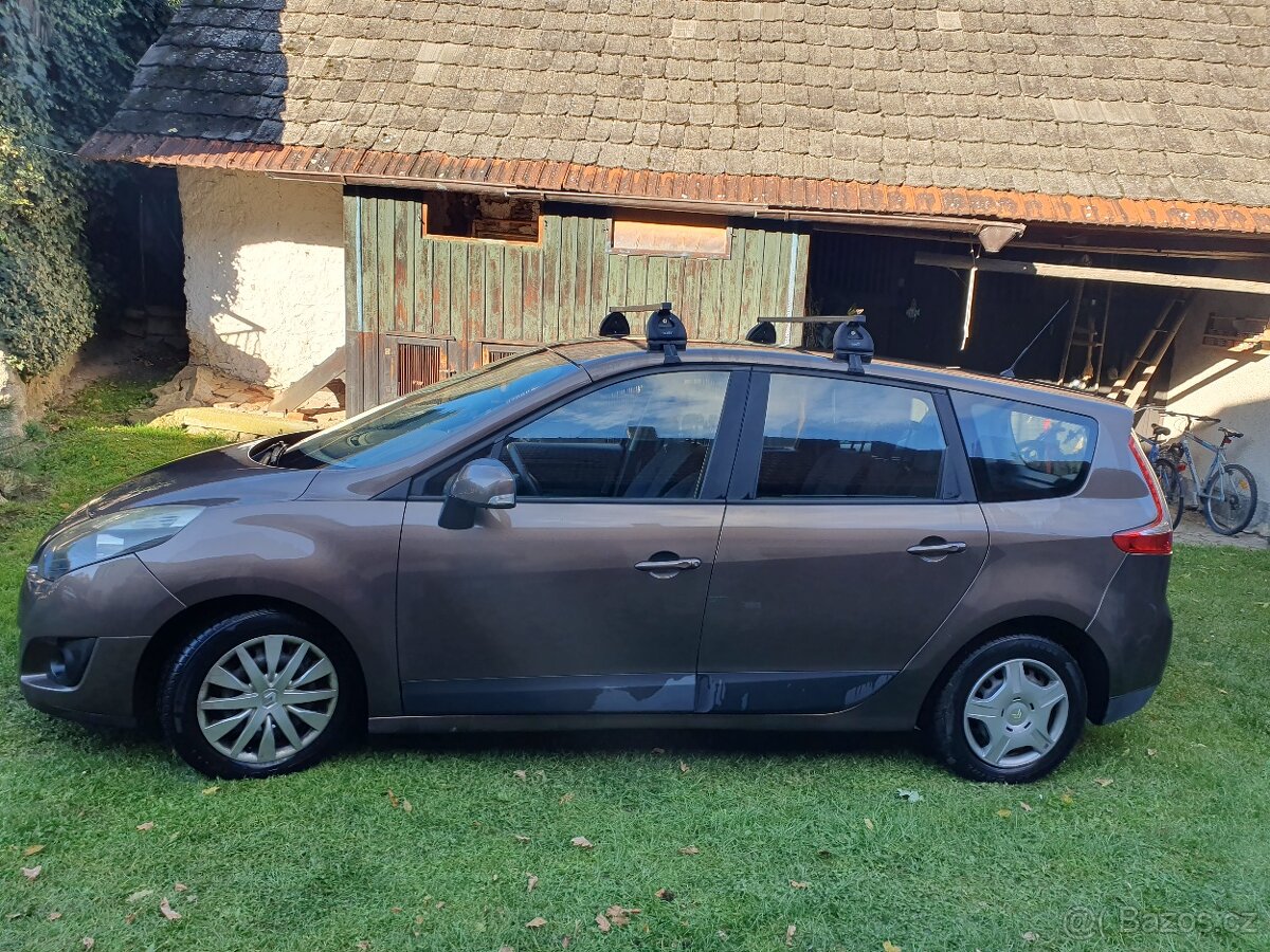 Renault Megane Scenic - 9