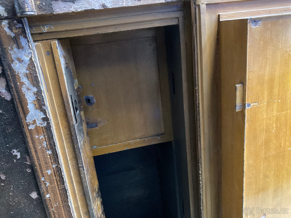 Trezor Popelka dvoudveřový starožitný 13.000 kč - 9