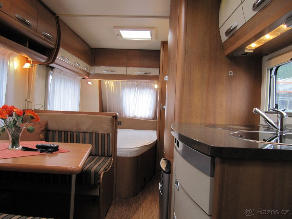 Prodám karavan Hobby 500 kmfe,r.v2009 + mover + markýza - 9