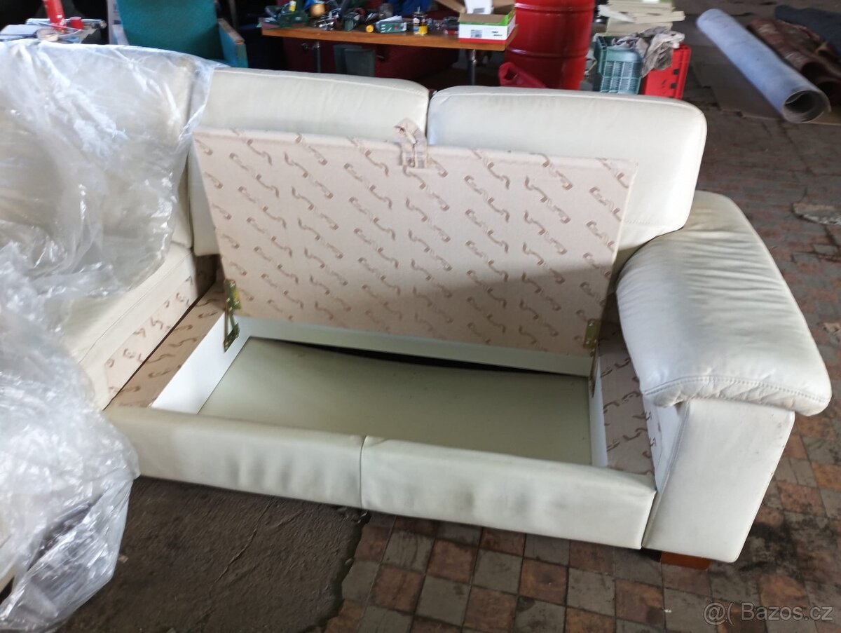 Kožená bílá sedačka - 9