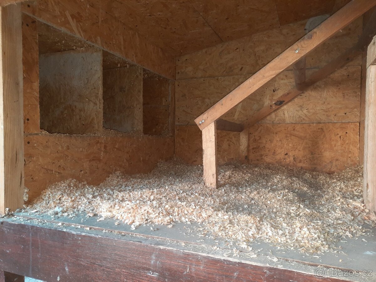 Zateplený kurník pro 8-10 slepic + oplocený výběh cca 25m2 - 9