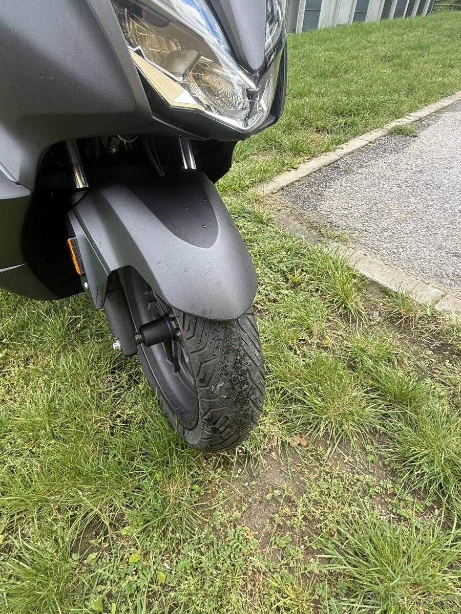 Yamaha XMAX TECH MAX 125 - 9