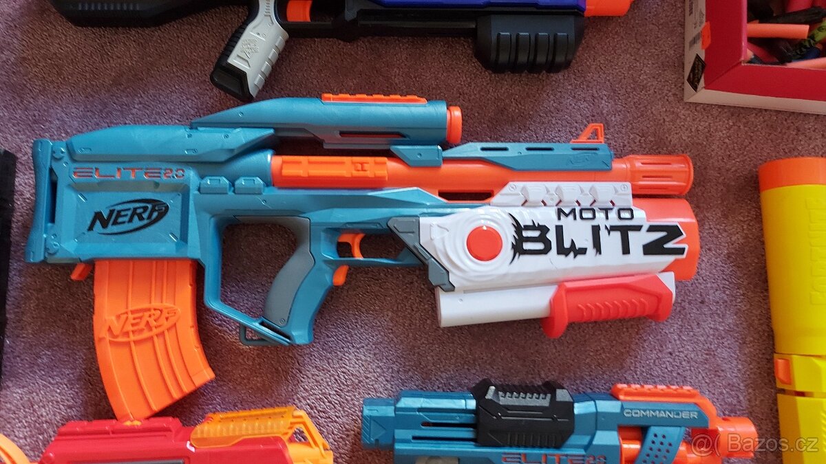 Prodám 9 ks NERF zbraní (2 el. + 7 man ) + příslušenství - 9