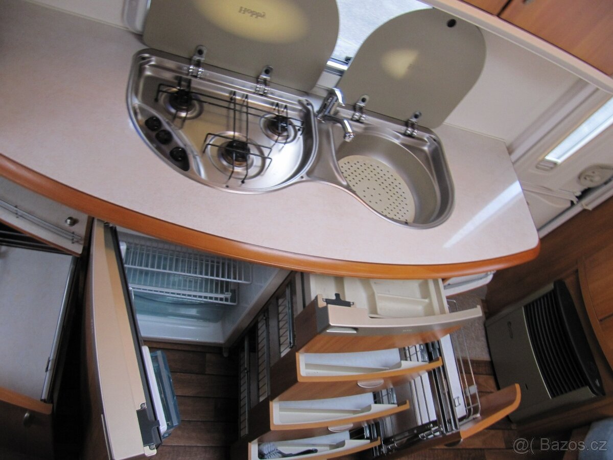 Prodám karavan Hobby 440 sf,r.v.2008 + mover + předstan. - 9