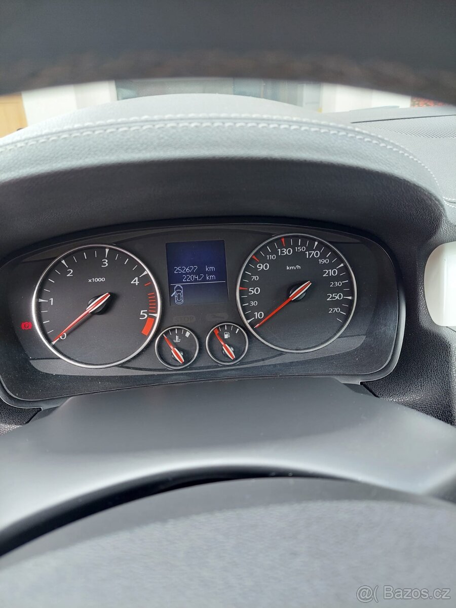 Laguna Coupe Monaco GP 2.0 DCI 180 GT - 9