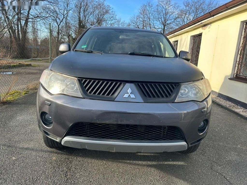 Mitsubishi Outlander,2.4 4x4 7 míst max. výbava - 9