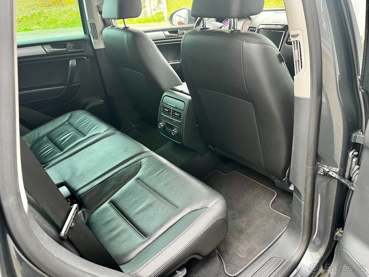 VW Touareg 3.0TDI 180kW WEBASTO Tažné VÝHŘEV Bi-Xenony NAVI - 9