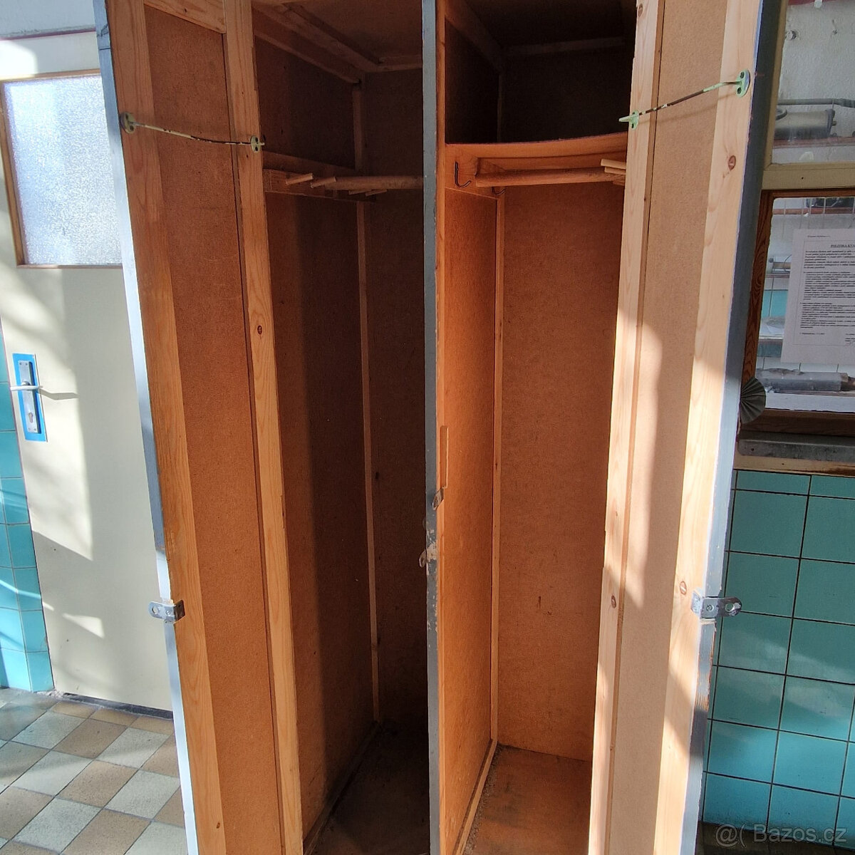 Dřevěné šatní skříňky - průmyslové - 9