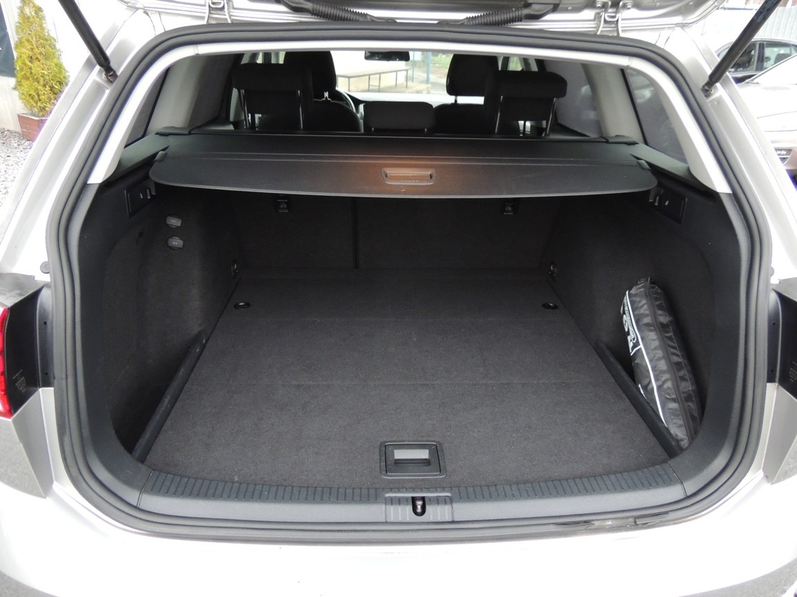 VW Golf Variant 1.6TDi,85kw,2018,2.maj.-21%DPH - 9