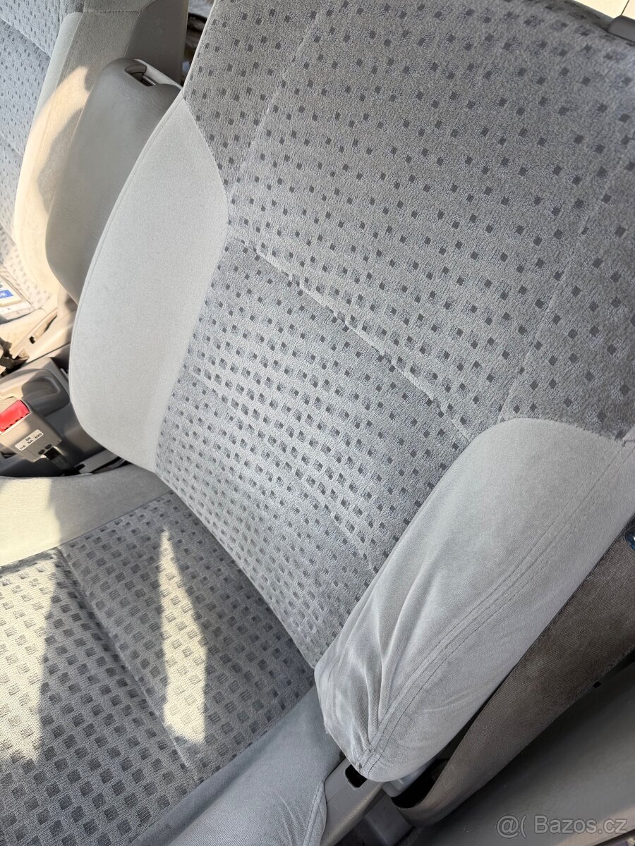 Prodej vozů Mazda 626 - 9