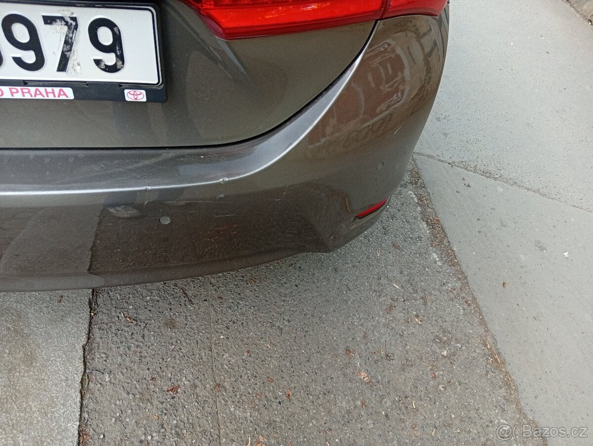 Toyota Corolla sedan - 9