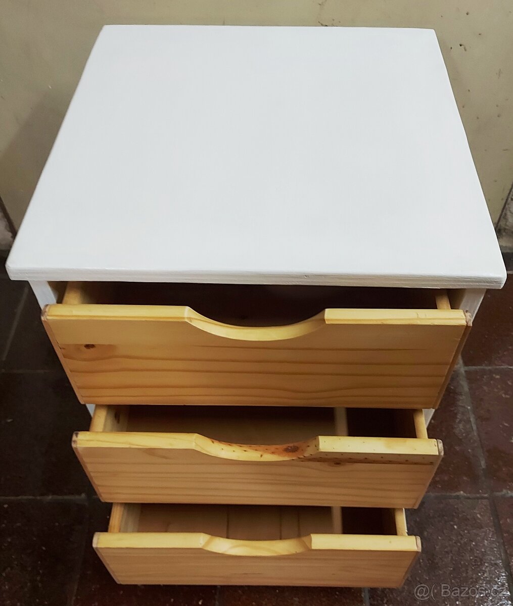 Skříňka se 3 zásuvkami - 9