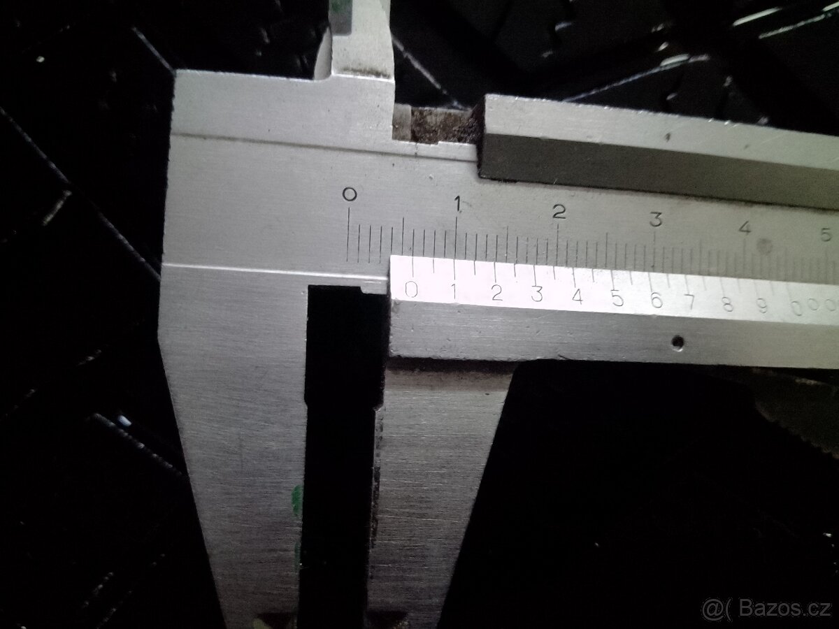 BMW F11 525D 150kw díly v barvě black sapphire - 9