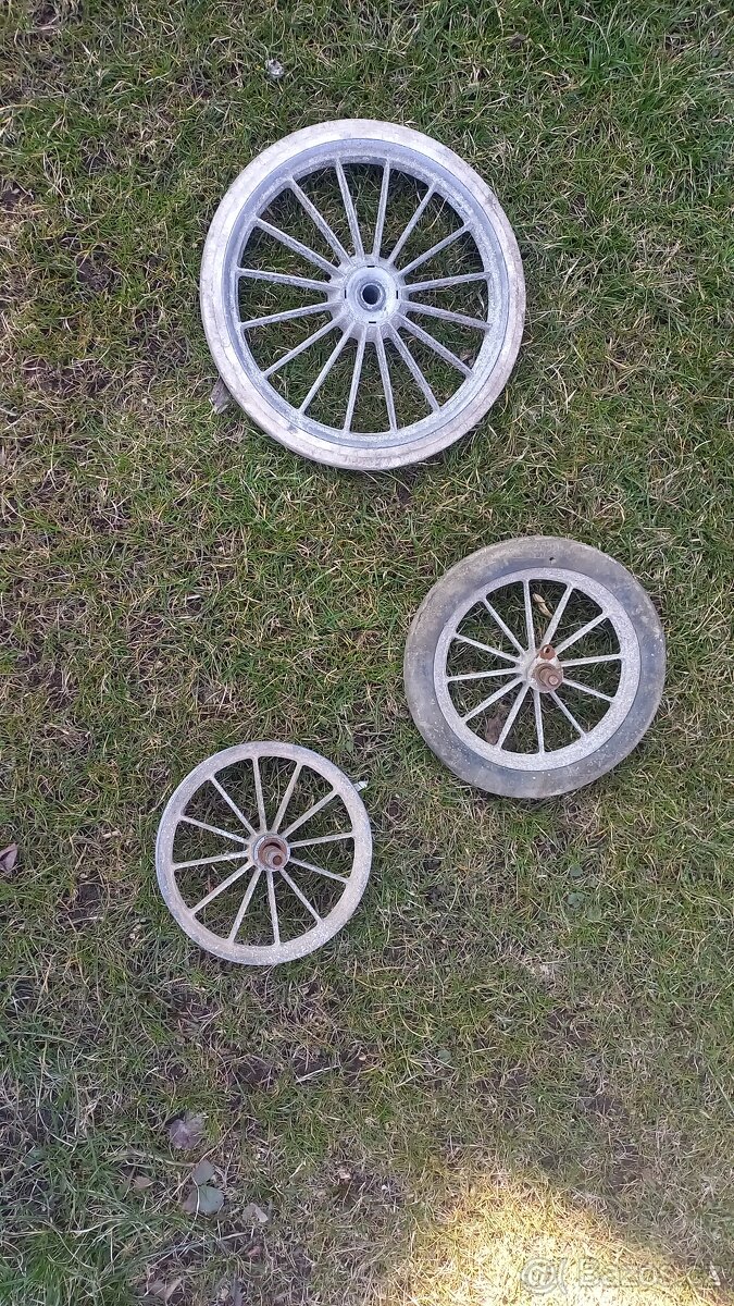 Retro kočárek pro panenky + další kolečka, kola (různá) - 9