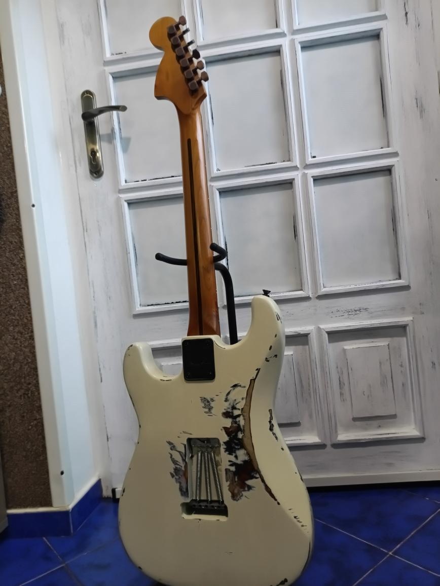 Elektrická kytara Stratocaster - 9