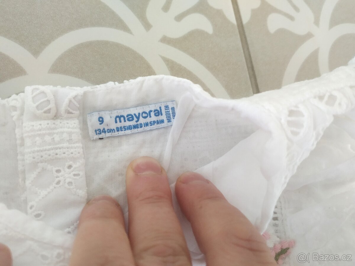 1x oblečená bílá krajková vyšívaná halenka Mayoral 134 - 9