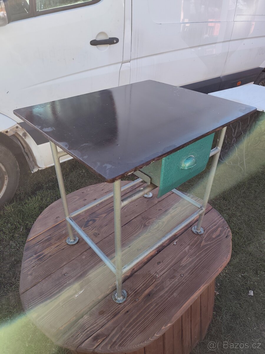 Venkovní stoly s mramorem a dětský ponk - 9