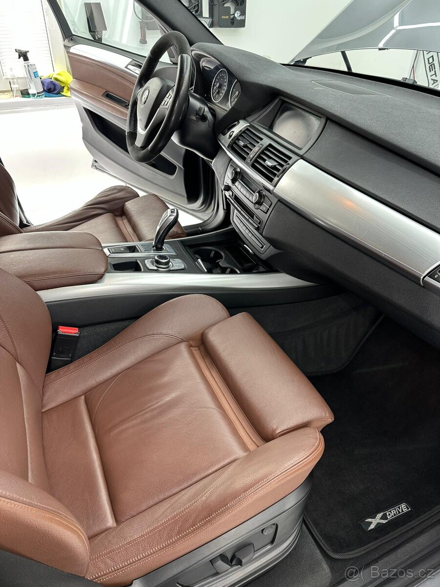 BMW X5 e70 s vadou motoru - 9