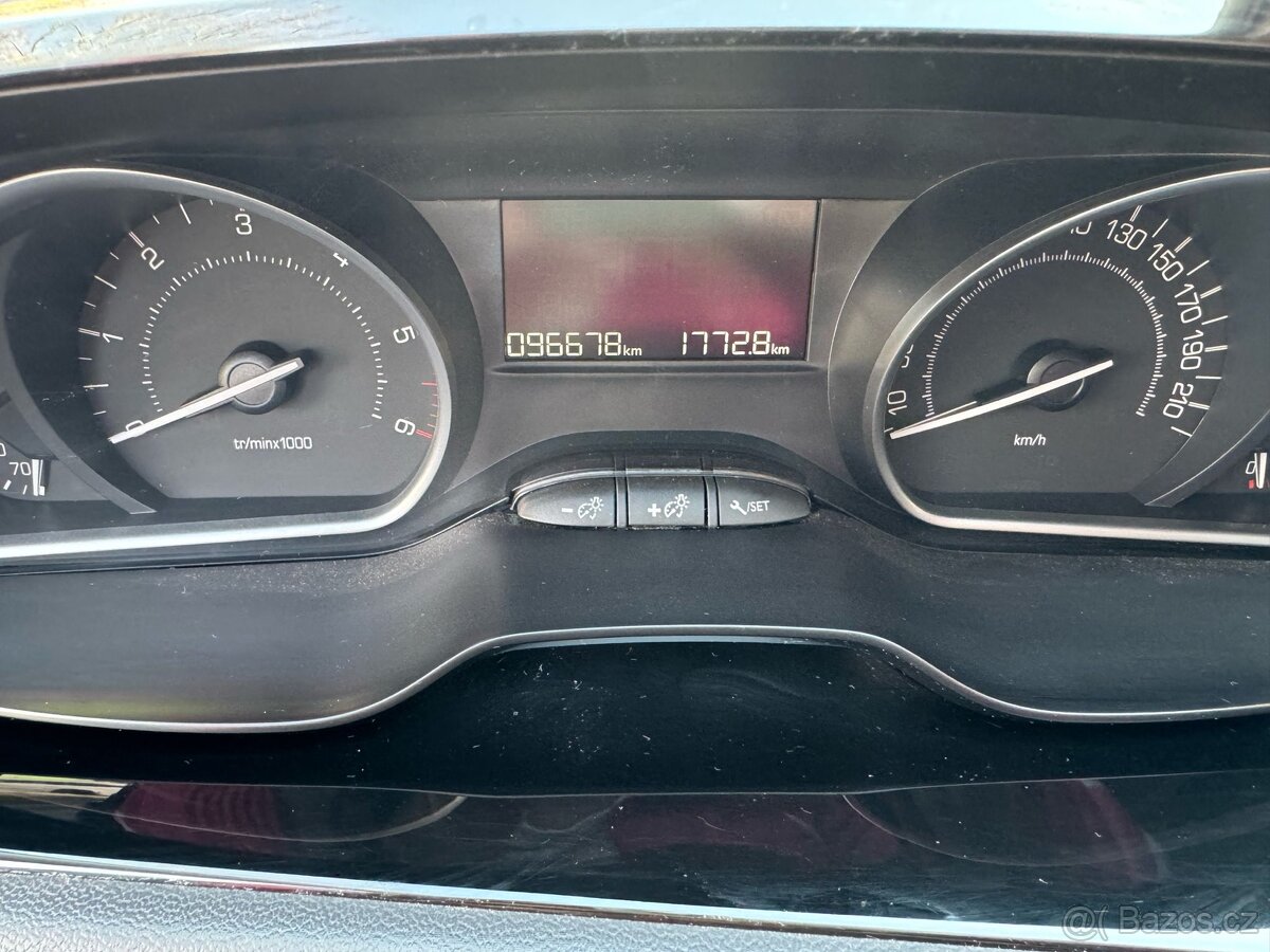 Peugeot 208 1.6 HDI - 9