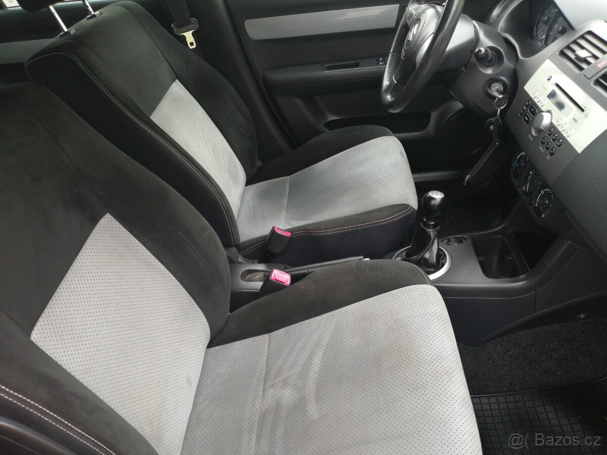 Swift 1,3 benzín 5x dveře - facelift - 9