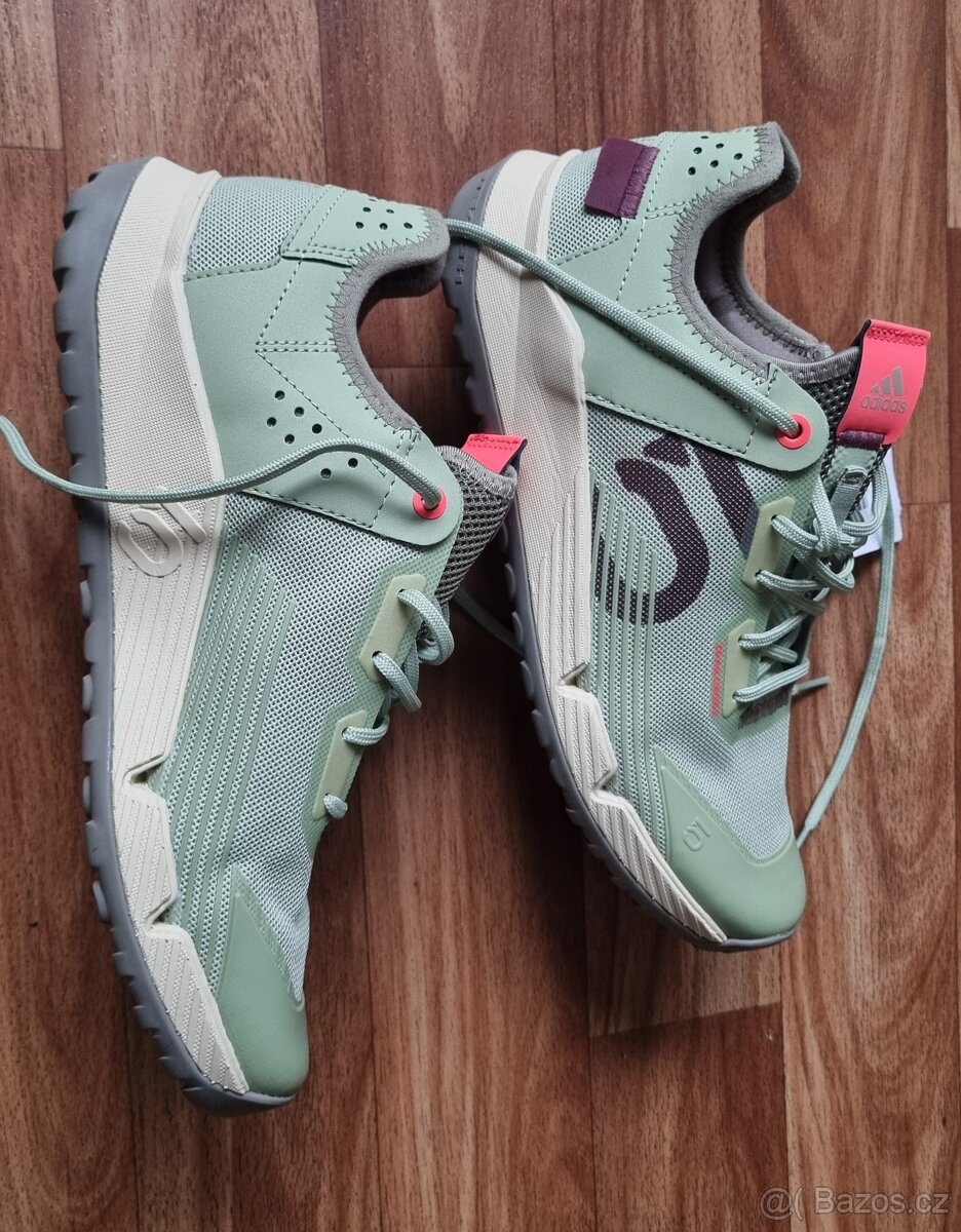Adidas vycházkové boty UK 6 - 9