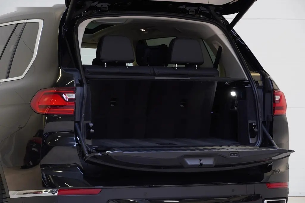 BMW X7, 40D,SOFTCLOSE,PANO,HUD,ČR,DPH - 9