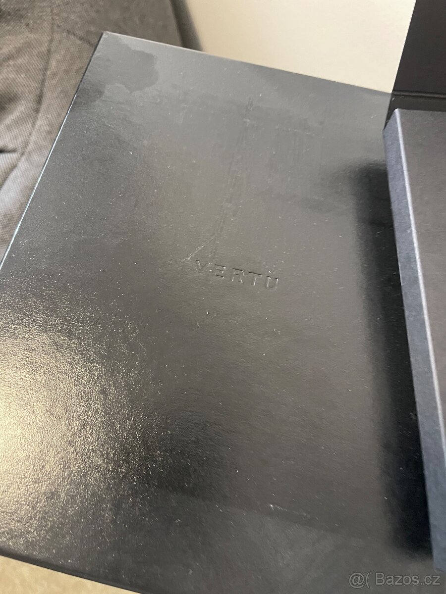 Vertu - 9