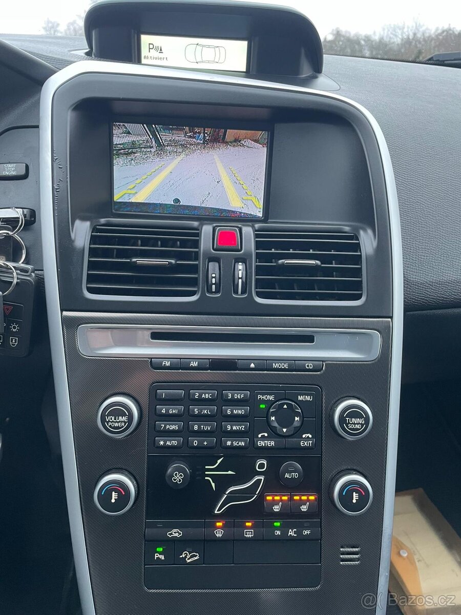 Volvo XC60 2.4 D5 151 kW • AWD 4×4 • R-Design • Manuál • - 9