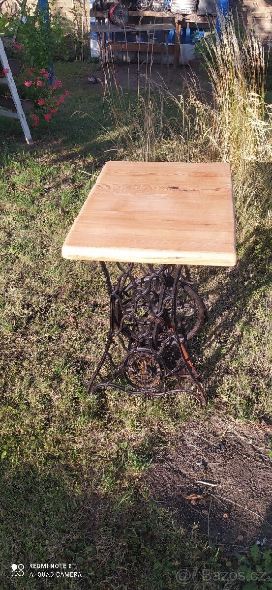 Stolek z šicího stroje - 9