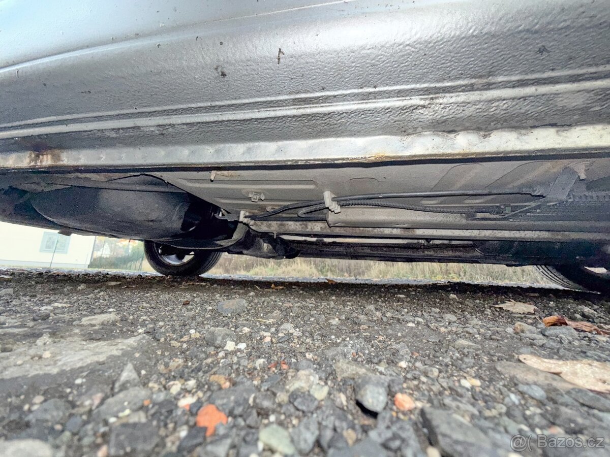 Peugeot 307 SW 5-7 míst 2.0 HDI 100 kw po velkém servise - 9