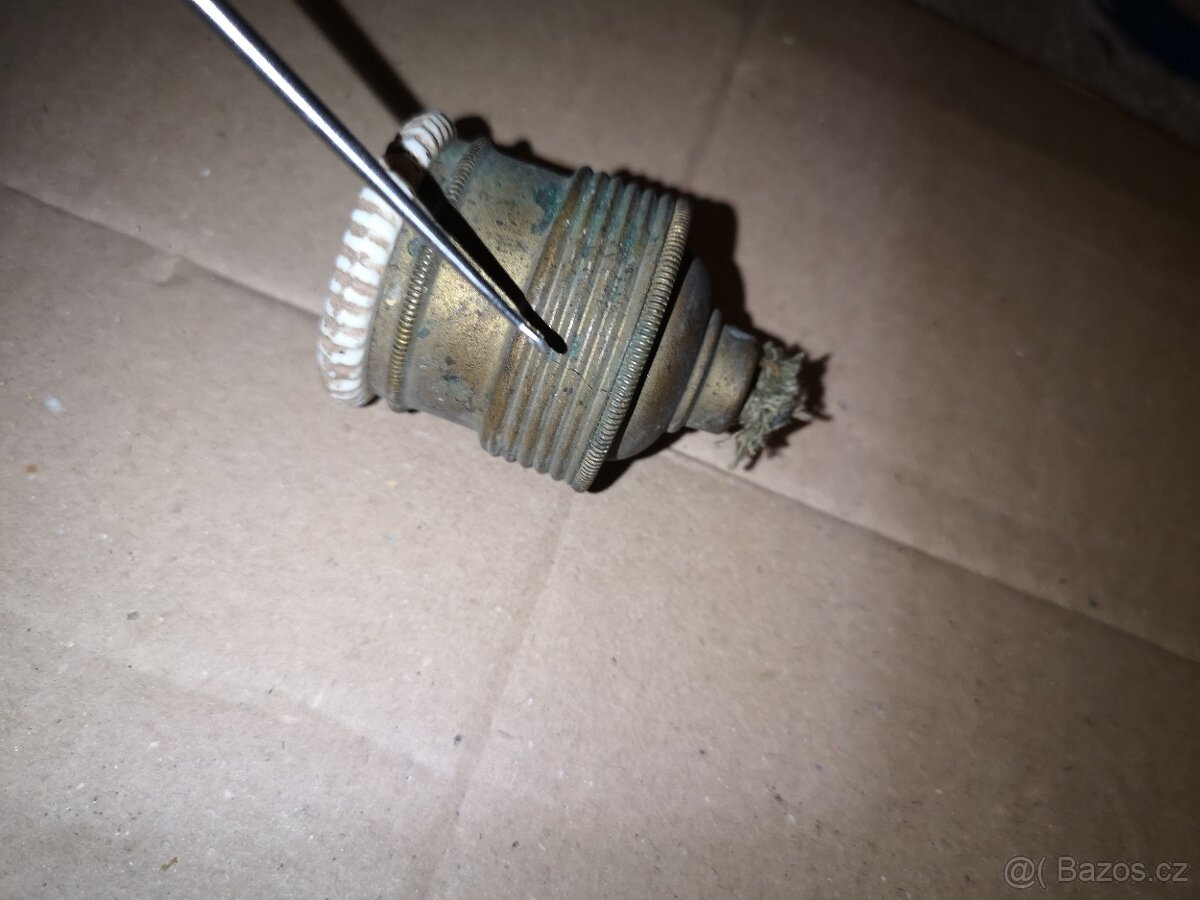 stará mosazná / keramická objímka k lampě/lustru - 9