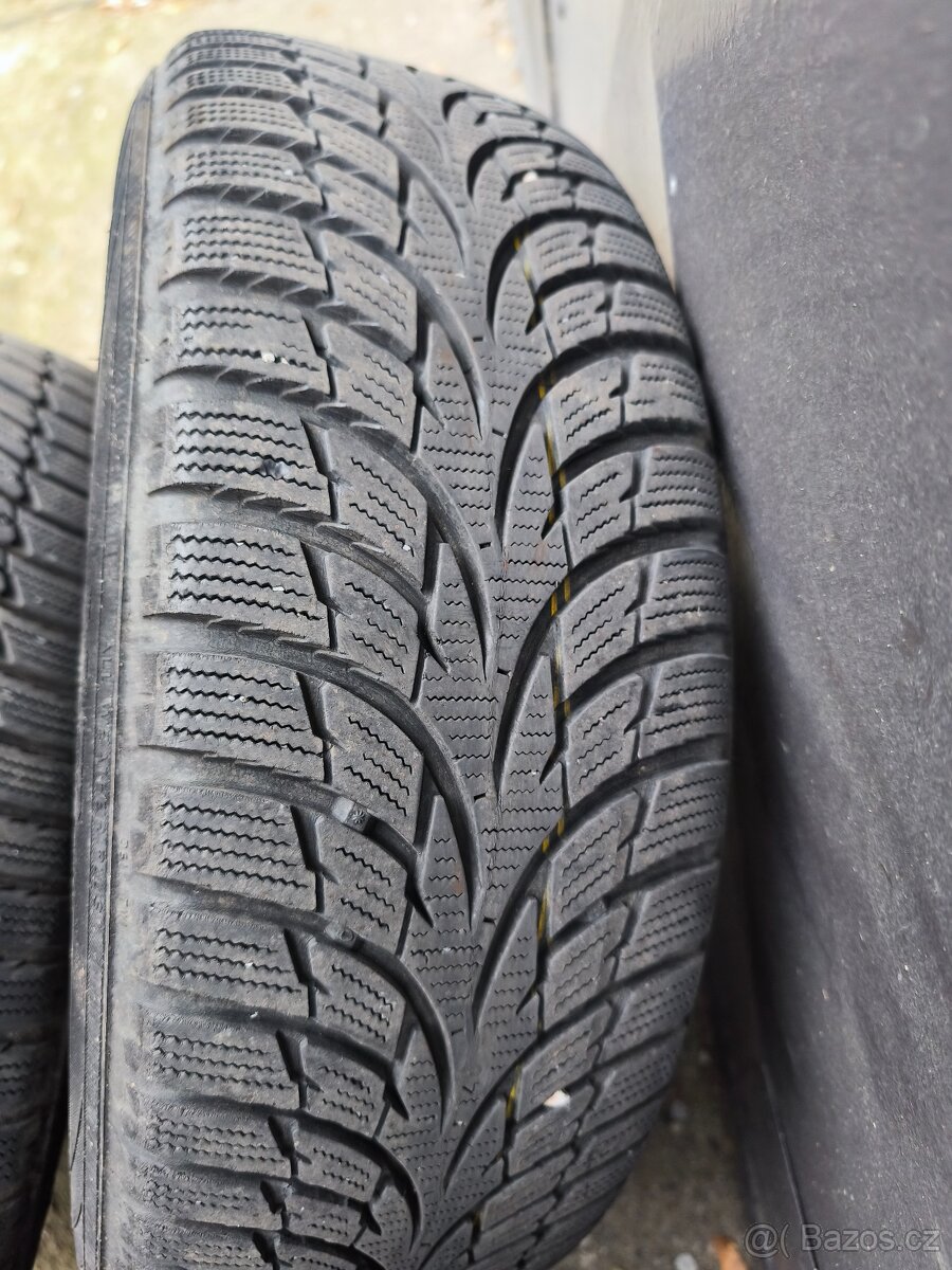 Prodám zimní gumy Nokian s plechovými disky - 9