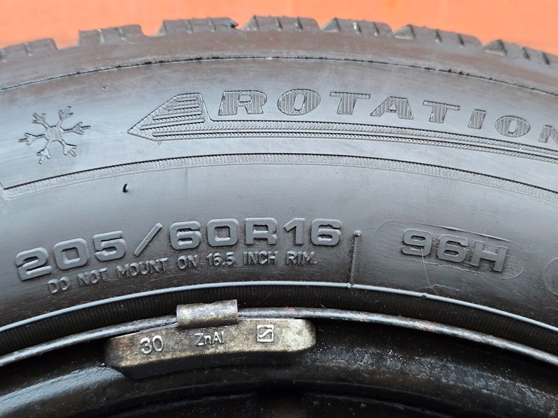 Zimní Dunlop a Fulda 205/60/16 + disky - 9