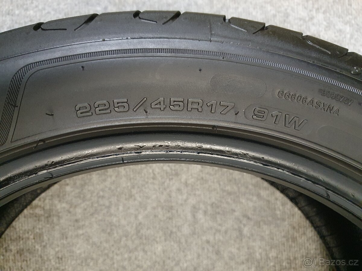 4x -- 225/45 R17 Letní pneu Goodyear EfficientGrip - 9