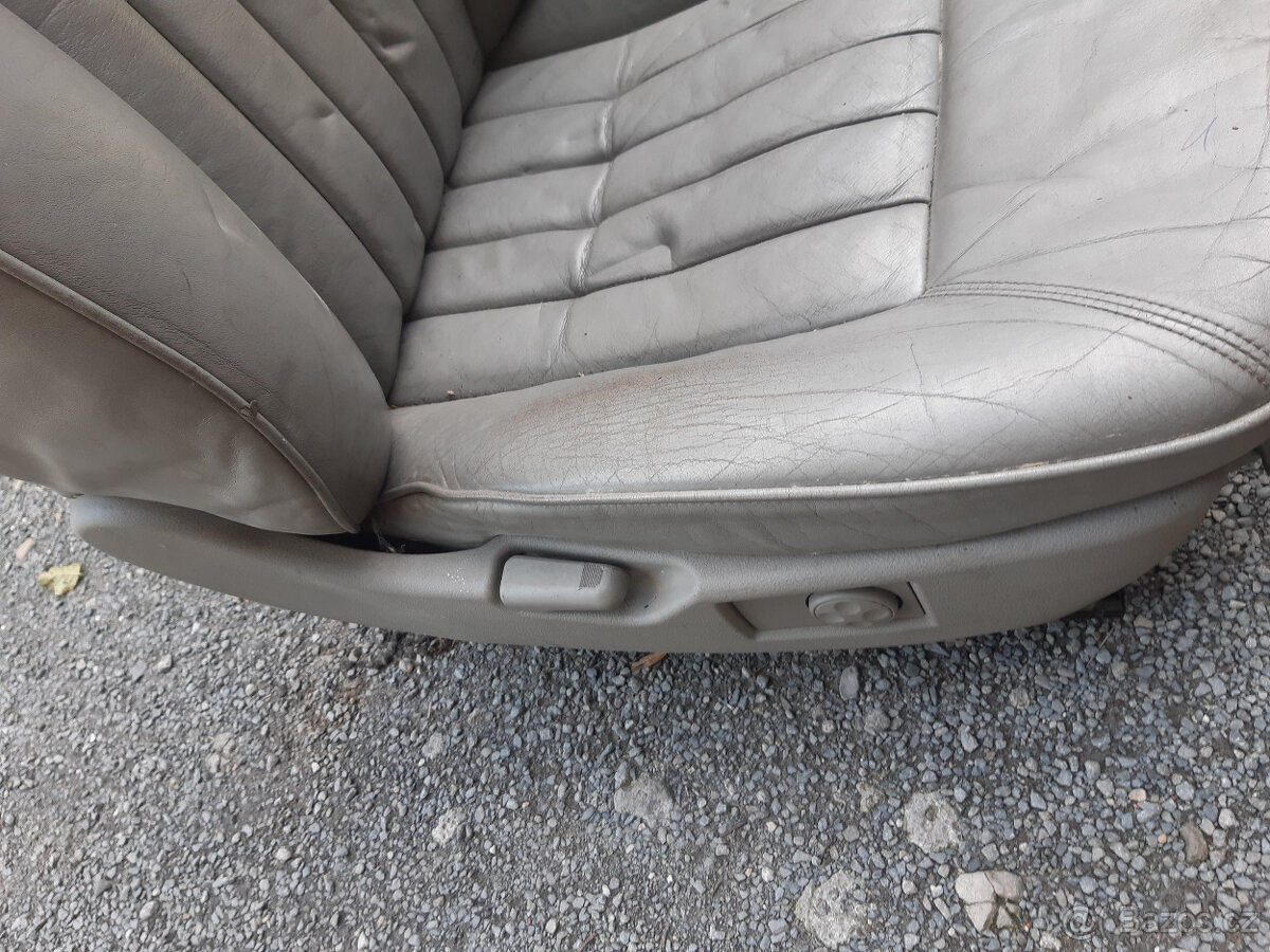 AUDI A8, S8 D2 - sedačky - 9