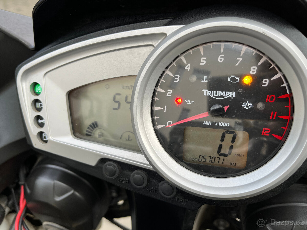 Triumph Tiger 1050 - 9