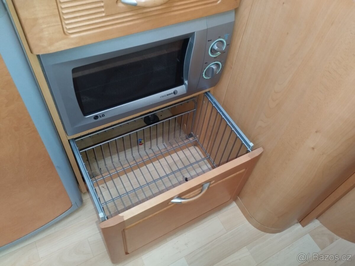 HOBBY 540UFe č.242. Pro 4. Fr. postel. Sprcha. Rok 2006 - 9